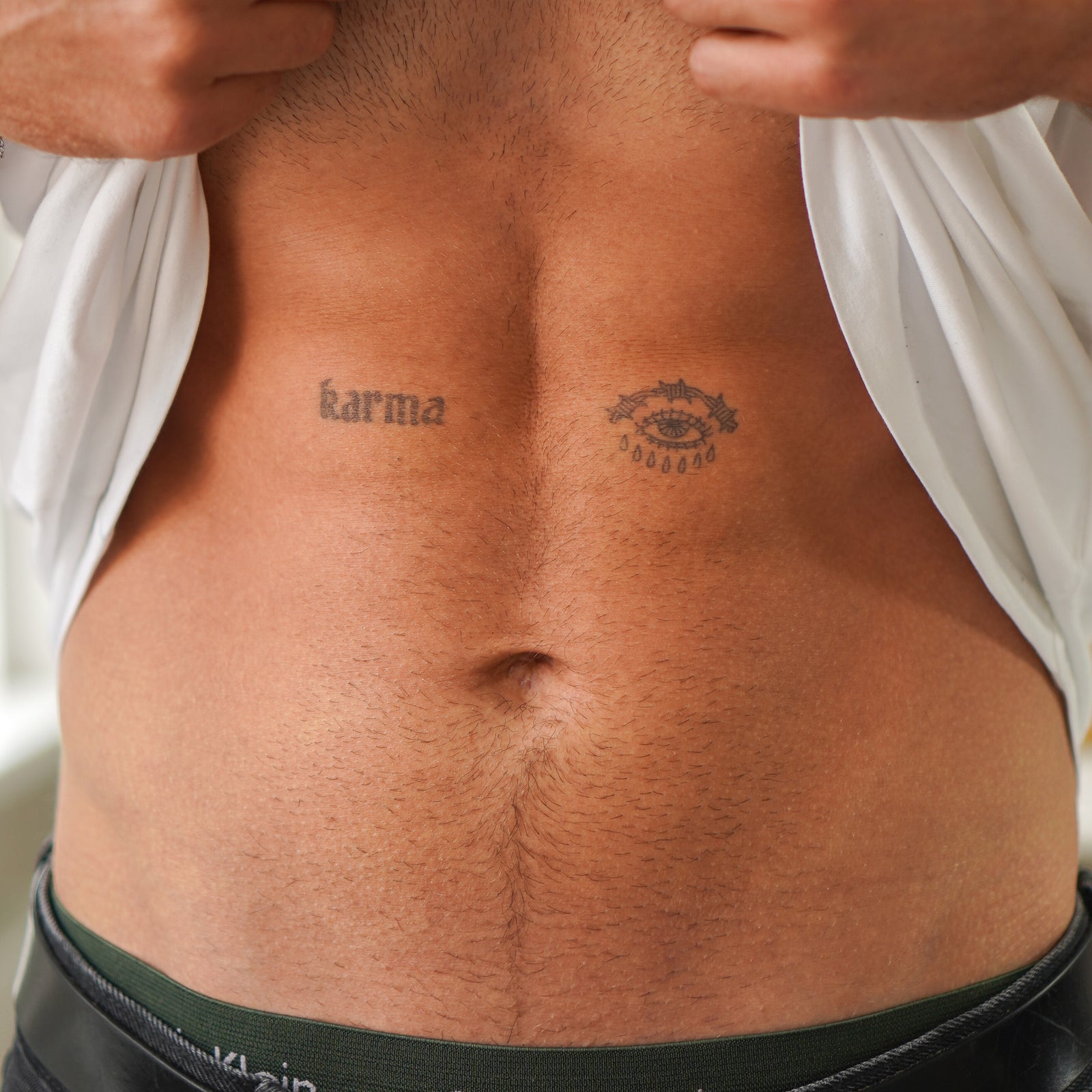 bauch tattoo mann klein