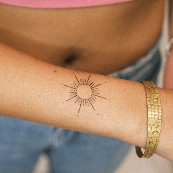 22 Small Sun Tattoo Ideas For Ladies - Styleoholic